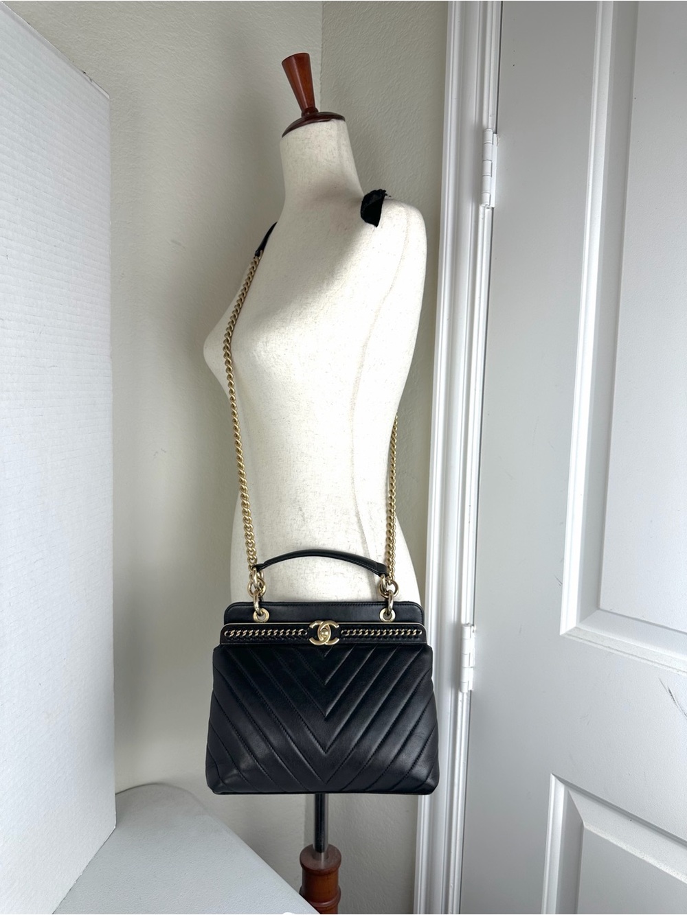 CHANEL Black Chevron Top Handle Chain Shoulder Bag Gold Hardware - Picture 12 of 12